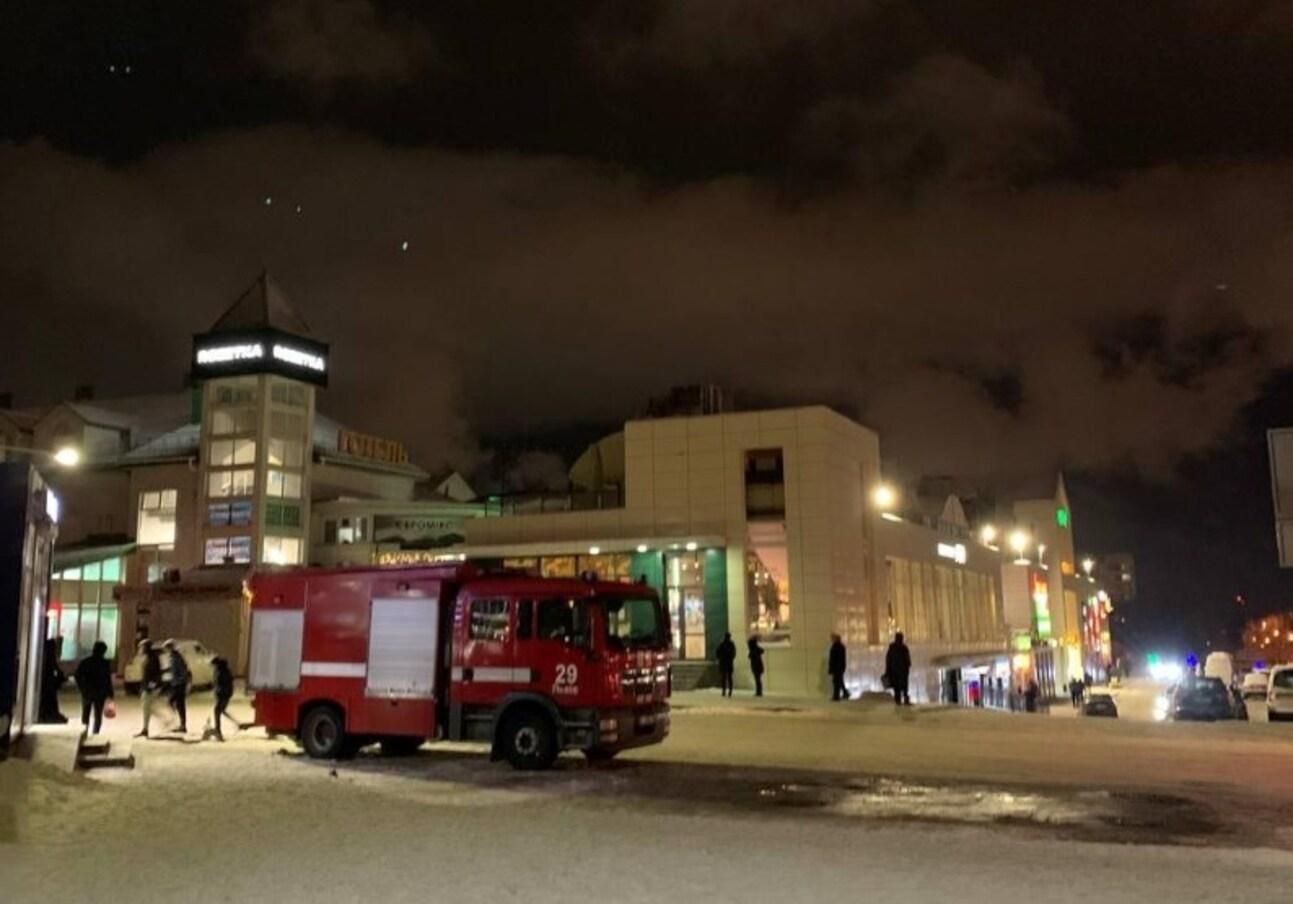 У Львові повідомили про замінування ринку "Шувар" - Львів У Львові повідомили про замінування ринку "Шувар" - Львів