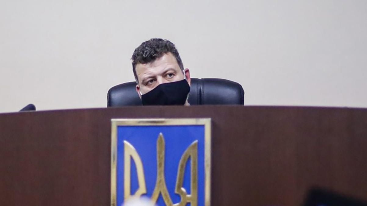 Судья, объявивший меру пресечения Порошенко, ушел в отпуск