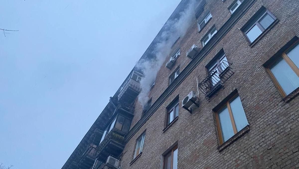 У центрі Києва палала багатоповерхівка, загинула пенсіонерка: моторошні фото - Київ У центрі Києва палала багатоповерхівка, загинула пенсіонерка: моторошні фото - Київ