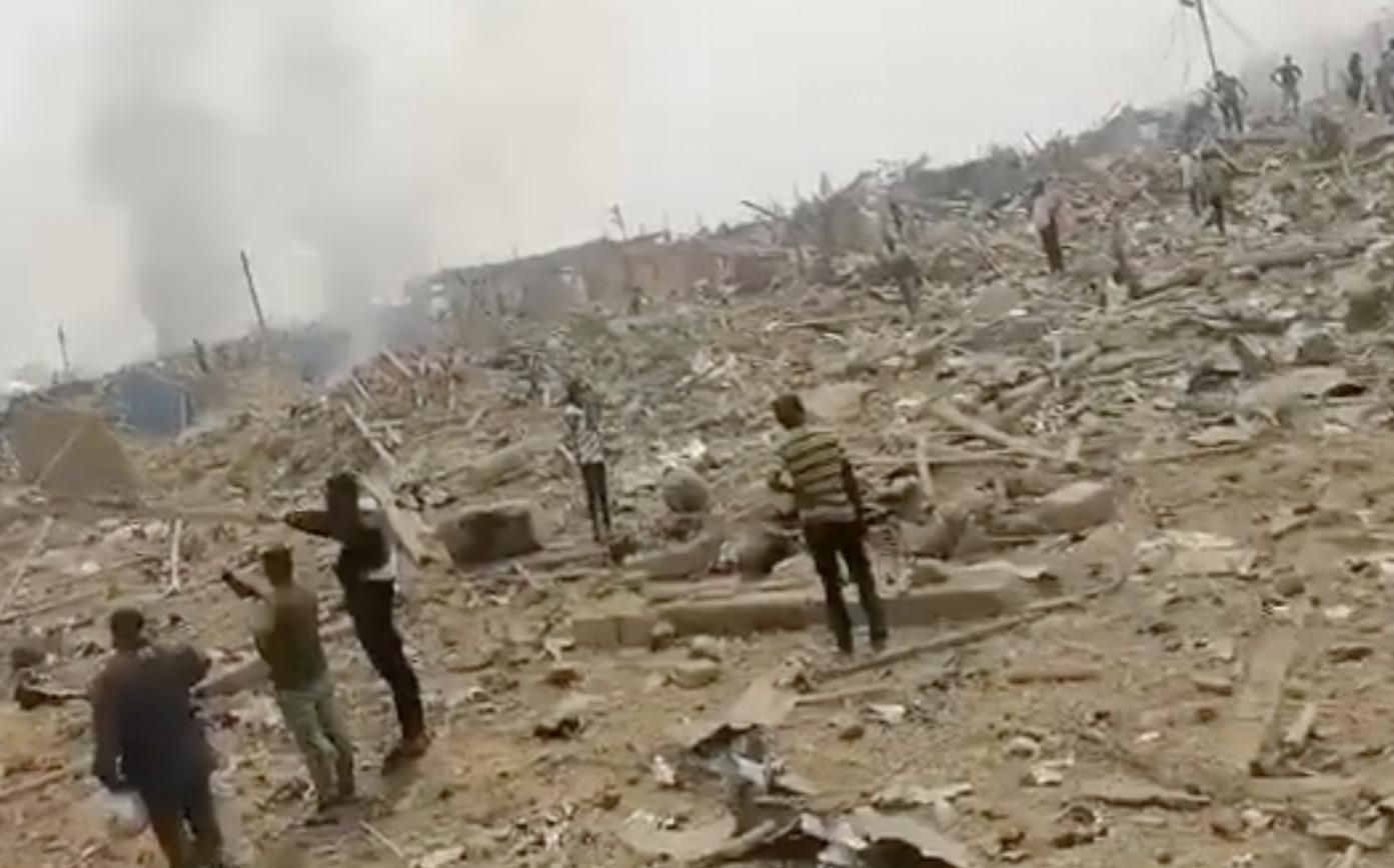 У Гані вантажівка з вибухівкою зіткнулася з мотоциклом: багато жертв, зруйновані 500 будівель - Мировые новости - 24 Канал У Гані вантажівка з вибухівкою зіткнулася з мотоциклом: багато жертв, зруйновані 500 будівель - Мировые новости - 24 Канал