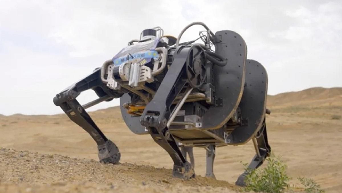 Китай показал "самого большого в мире" четырехлапого военного робота Китай показал "самого большого в мире" четырехлапого военного робота