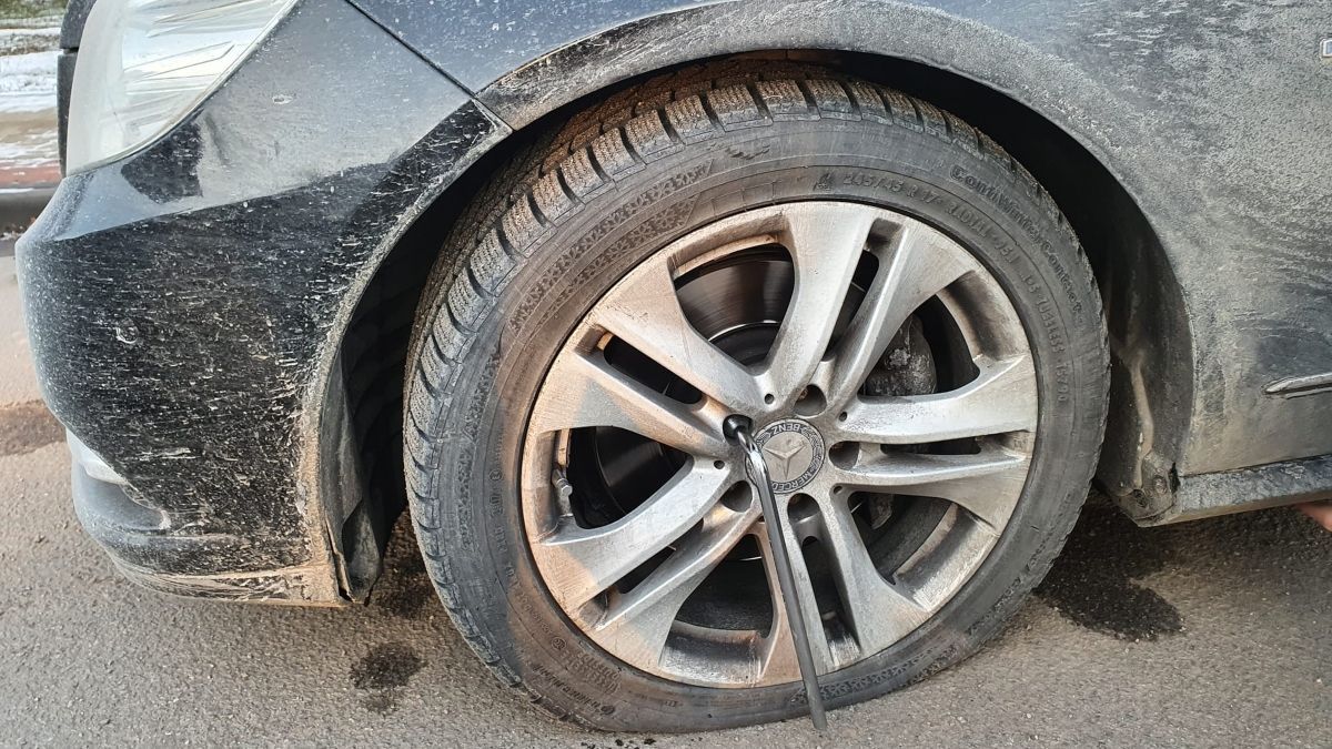 Погрожували розправою: адвокатці з Дніпра пошкодили автомобіль - Новини кримінал - Дніпро Погрожували розправою: адвокатці з Дніпра пошкодили автомобіль - Новини кримінал - Дніпро