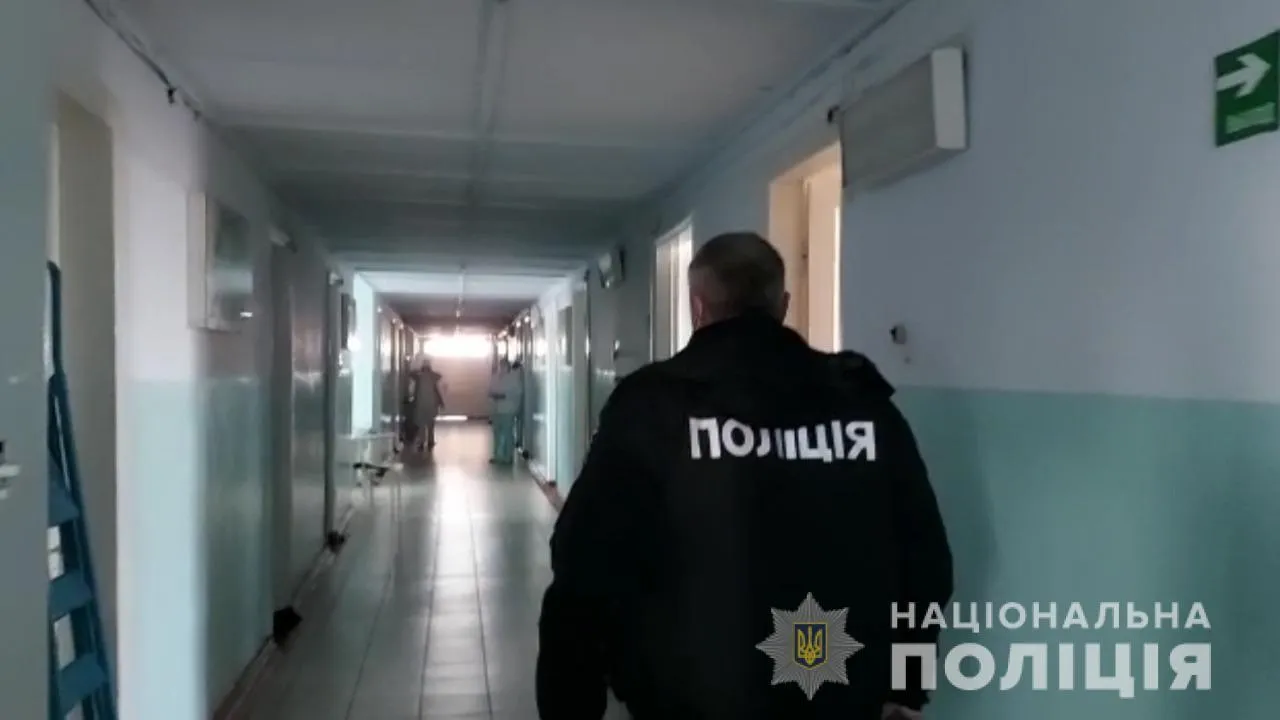 Постраждалий зміг утекти та звернувся до лікарів Постраждалий зміг утекти та звернувся до лікарів