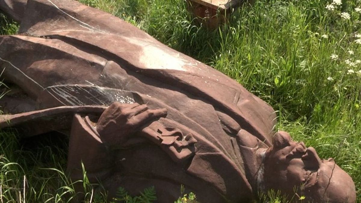 На Чернігівщині пам'ятник Леніна продають на аукціоні - Новини Чернігова - 24 Канал На Чернігівщині пам'ятник Леніна продають на аукціоні - Новини Чернігова - 24 Канал