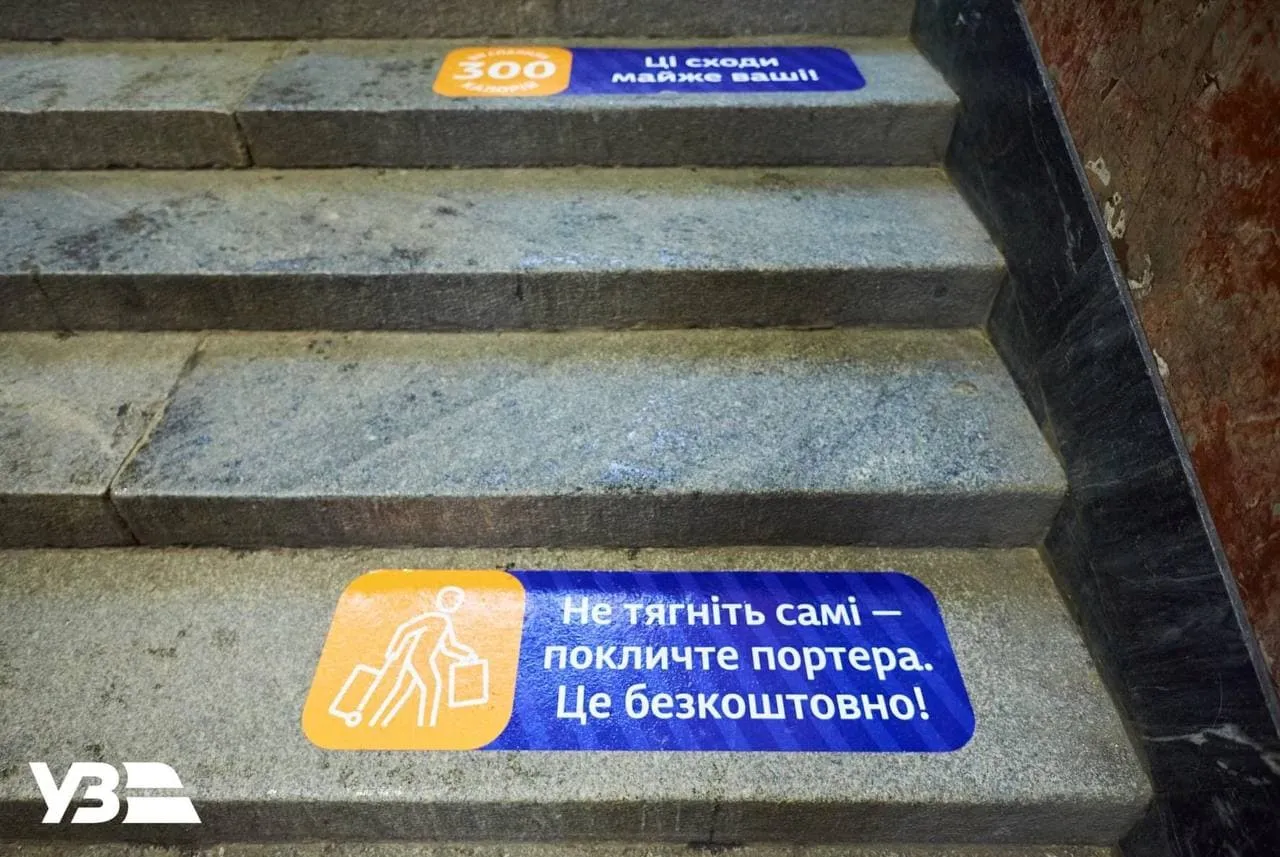 демонтаж старого ескалатора на залізничному вокзалі Києва