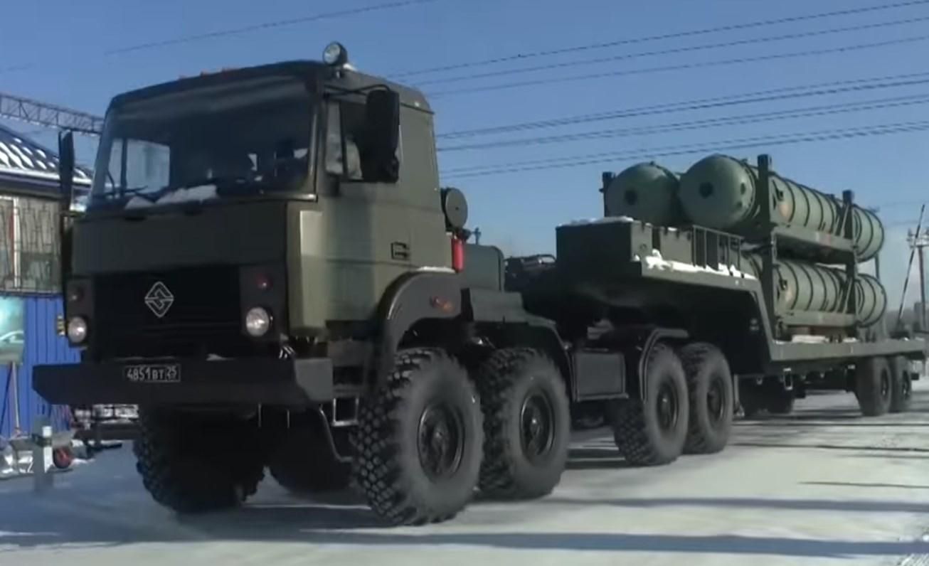 Два дивизиона ракетных комплексов С-400: Россия продолжает стягивать технику в Беларусь