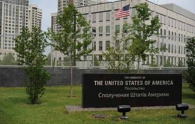 Посольство США в Києві просить дозволу в Держдепу для евакуації співробітників, – CNN