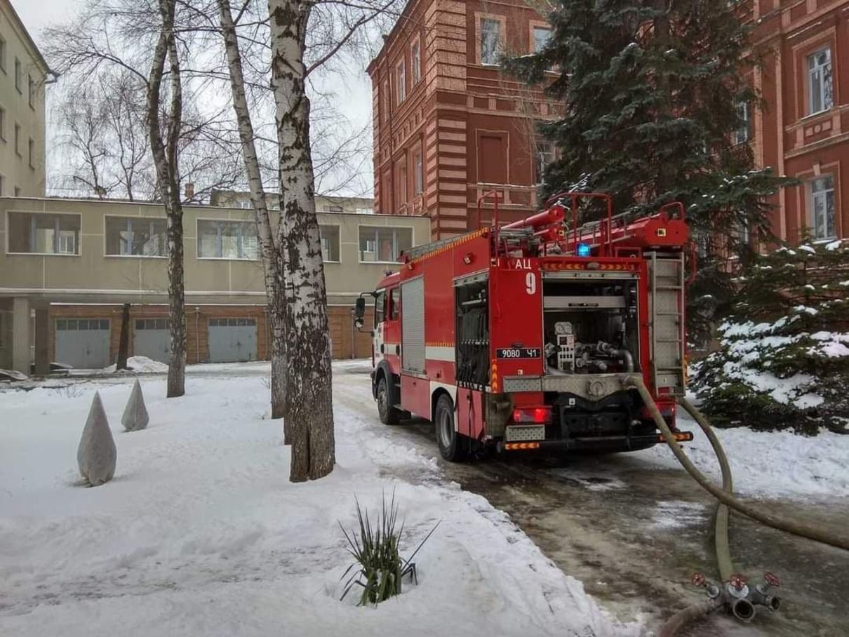 В Харькове произошел пожар в юридической академии: загорелась кровля
