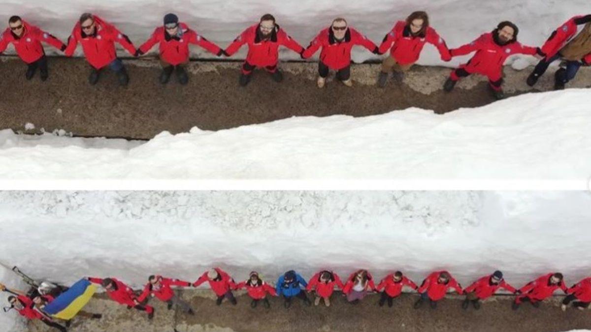Українські полярники утворили ланцюг єдності у сніговому тунелі навколо "Академіка Вернадськог" - 24 Канал