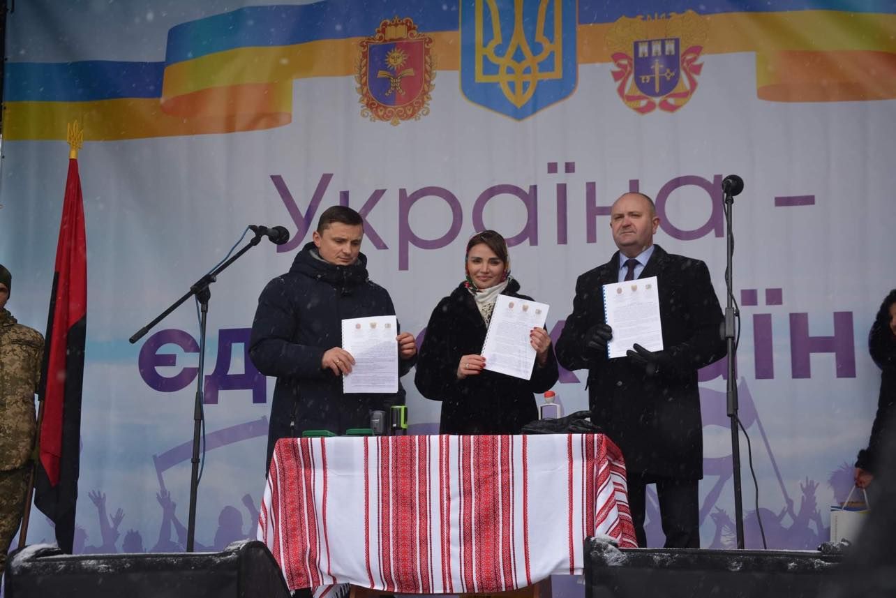 Хмельницкий, Тернопольский и Черновицкий областные советы подписали меморандум в День Соборности Хмельницкий, Тернопольский и Черновицкий областные советы подписали меморандум в День Соборности