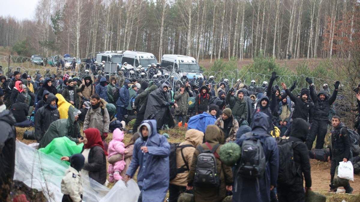 "Людей поощряют приезжать в мае": в Польше ожидают усиления миграционного кризиса