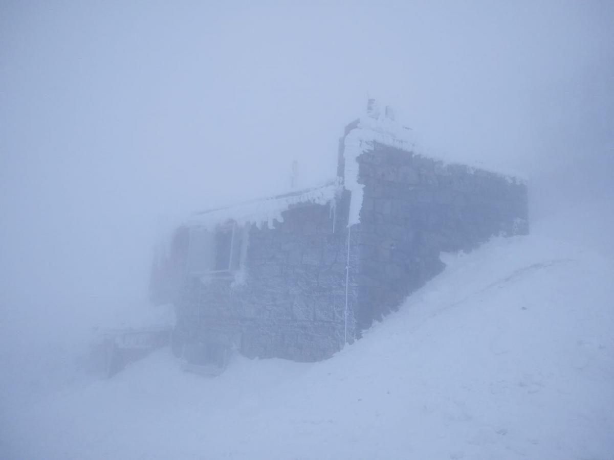Низька видимість, сильний мороз і вітер: рятувальники радять відмовитися від походу у гори - 24 Канал Низька видимість, сильний мороз і вітер: рятувальники радять відмовитися від походу у гори - 24 Канал