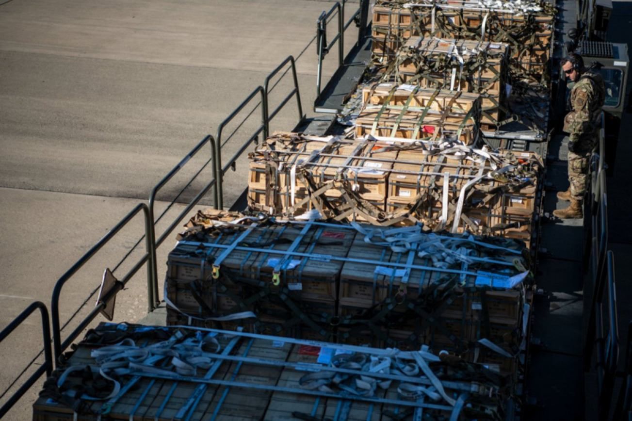 До України летить друга партія летального озброєння від США - Україна новини - 24 Канал До України летить друга партія летального озброєння від США - Україна новини - 24 Канал