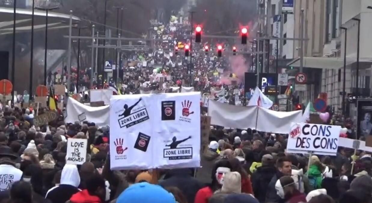 У Бельгії поліція водометами розігнала мітинг проти карантинних обмежень - 24 Канал