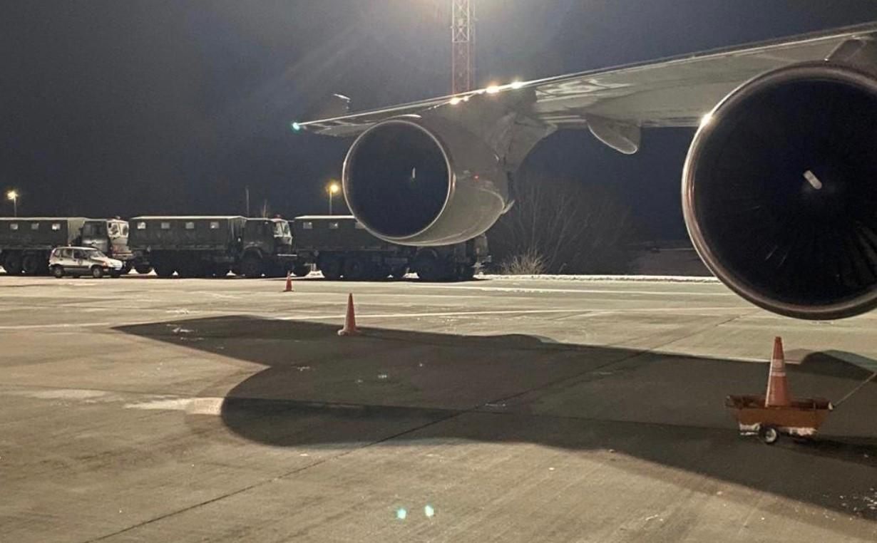 Вторая партия оружия из США: в Минобороны показали первые кадры из Борисполя - Украина новости - 24 Канал Вторая партия оружия из США: в Минобороны показали первые кадры из Борисполя - Украина новости - 24 Канал