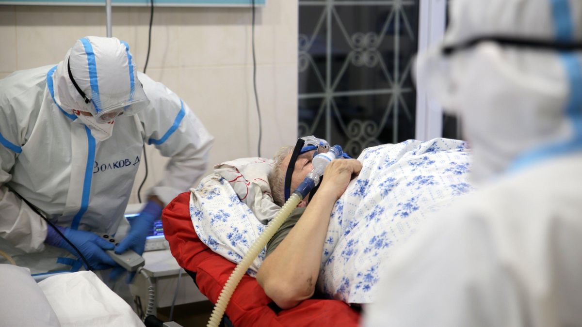 Коронавирус в Украине: за сутки заболело почти 13 тысяч человек