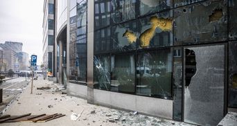 Антивакцинатори під час протестів у Брюсселі розгромили фасад офісу глави дипломатії ЄС