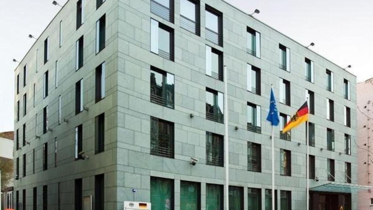 МИД Германии разрешил родственникам работников диппредставительств выехать из Украины МИД Германии разрешил родственникам работников диппредставительств выехать из Украины