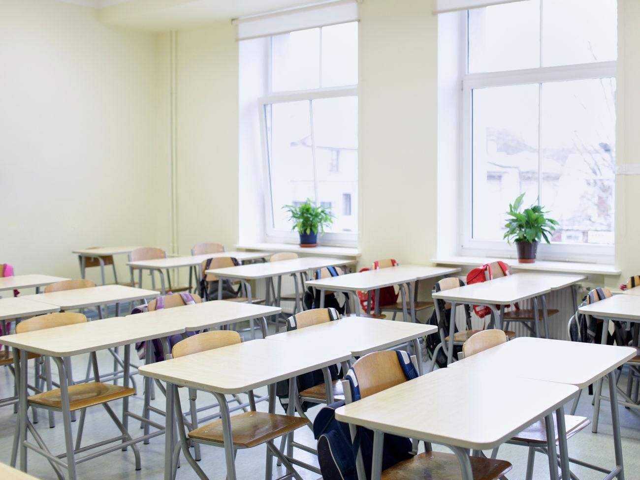 "Дивись, щоб я тебе не забила": в Одесі вчителька відлупцювала учня лінійкою - Україна новини - Освіта "Дивись, щоб я тебе не забила": в Одесі вчителька відлупцювала учня лінійкою - Україна новини - Освіта