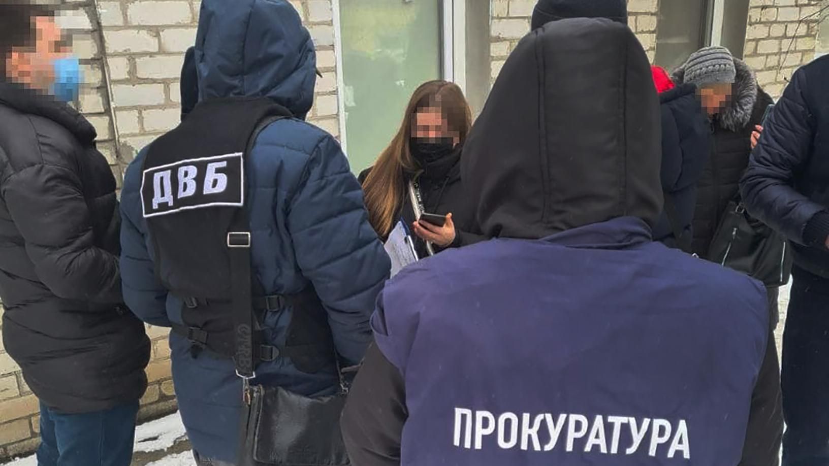 Полицейский жестко вымогал деньги у подростка с Харьковщины: ГБР имеет доказательства Полицейский жестко вымогал деньги у подростка с Харьковщины: ГБР имеет доказательства