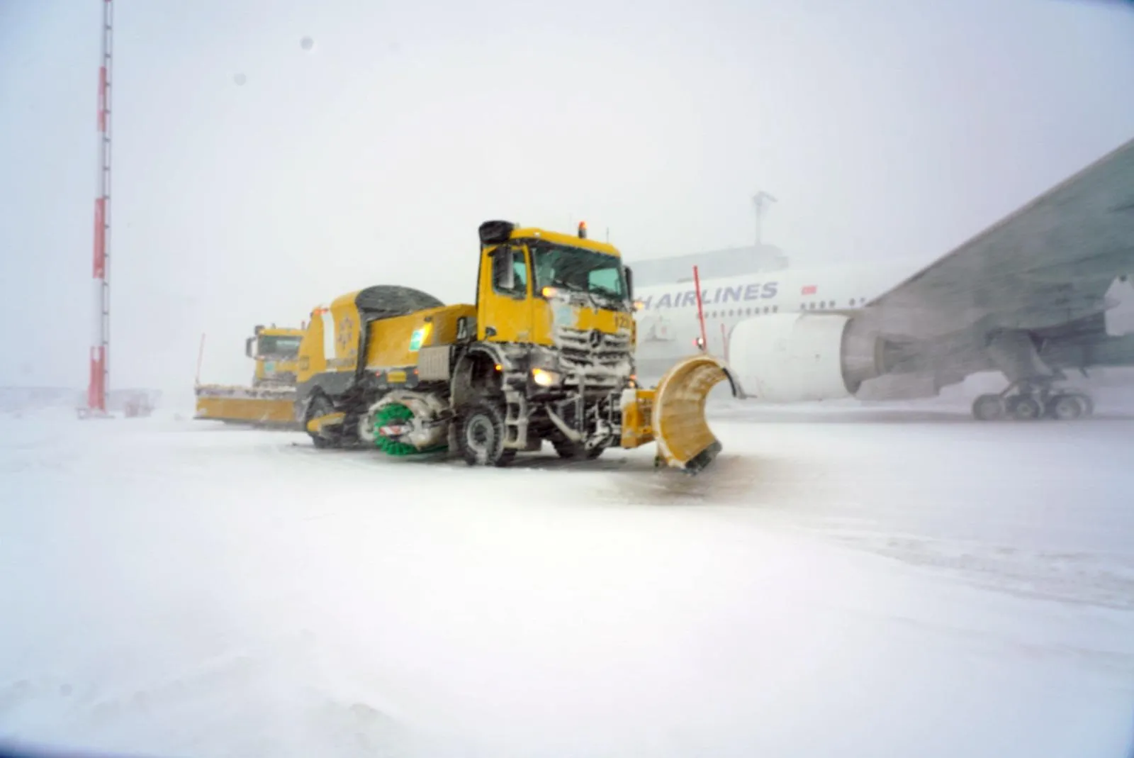 Снігопад паралізував роботу аеропорту в Стамбулі