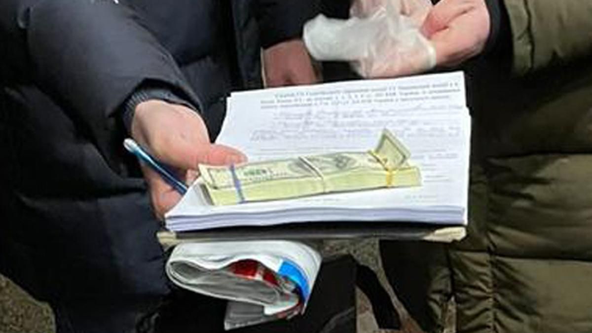 Обещали убить семью: в Киеве двое мужчин требовали от айтишника 30 тысяч долларов "долга"