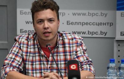 Будет работать на провластную организацию: Протасевич отпущен из-под домашнего ареста в Беларуси