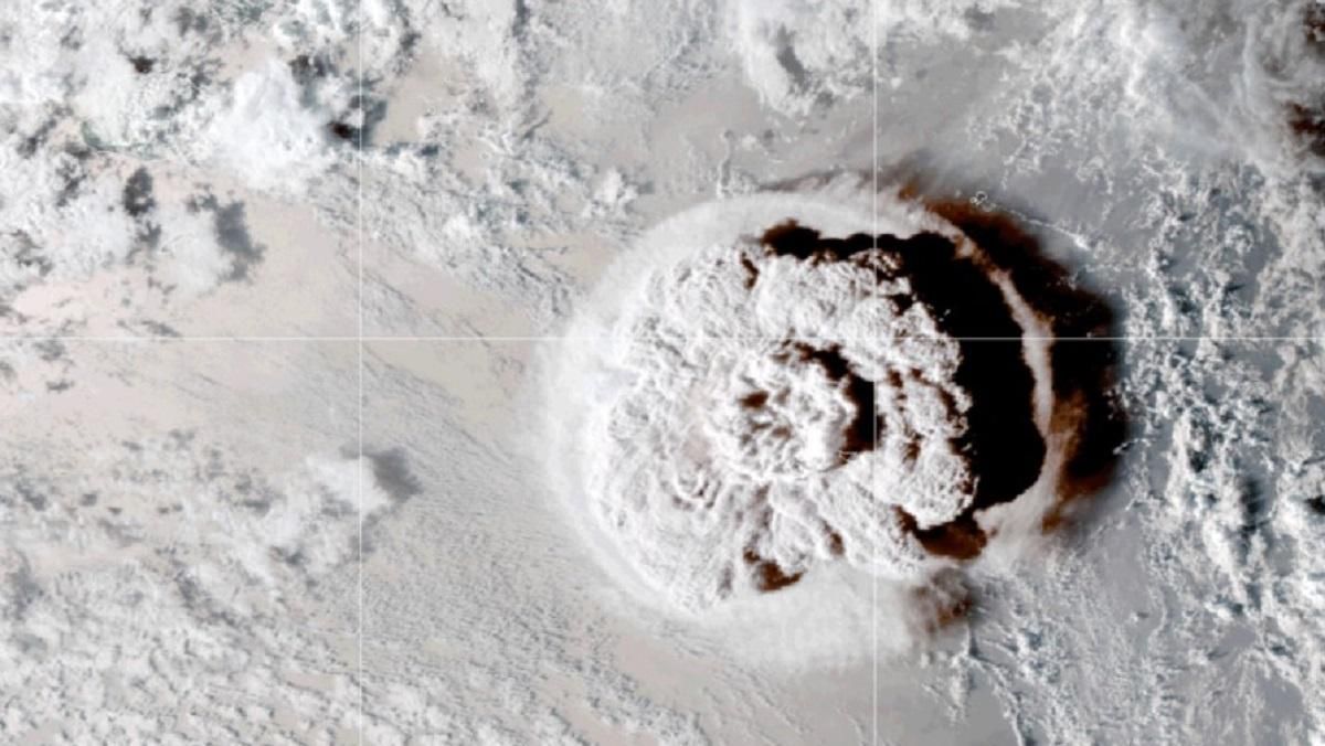 NASA: взрыв вулкана возле Тонга был в сотни раз мощнее атомной бомбы сброшенной на Хиросиму