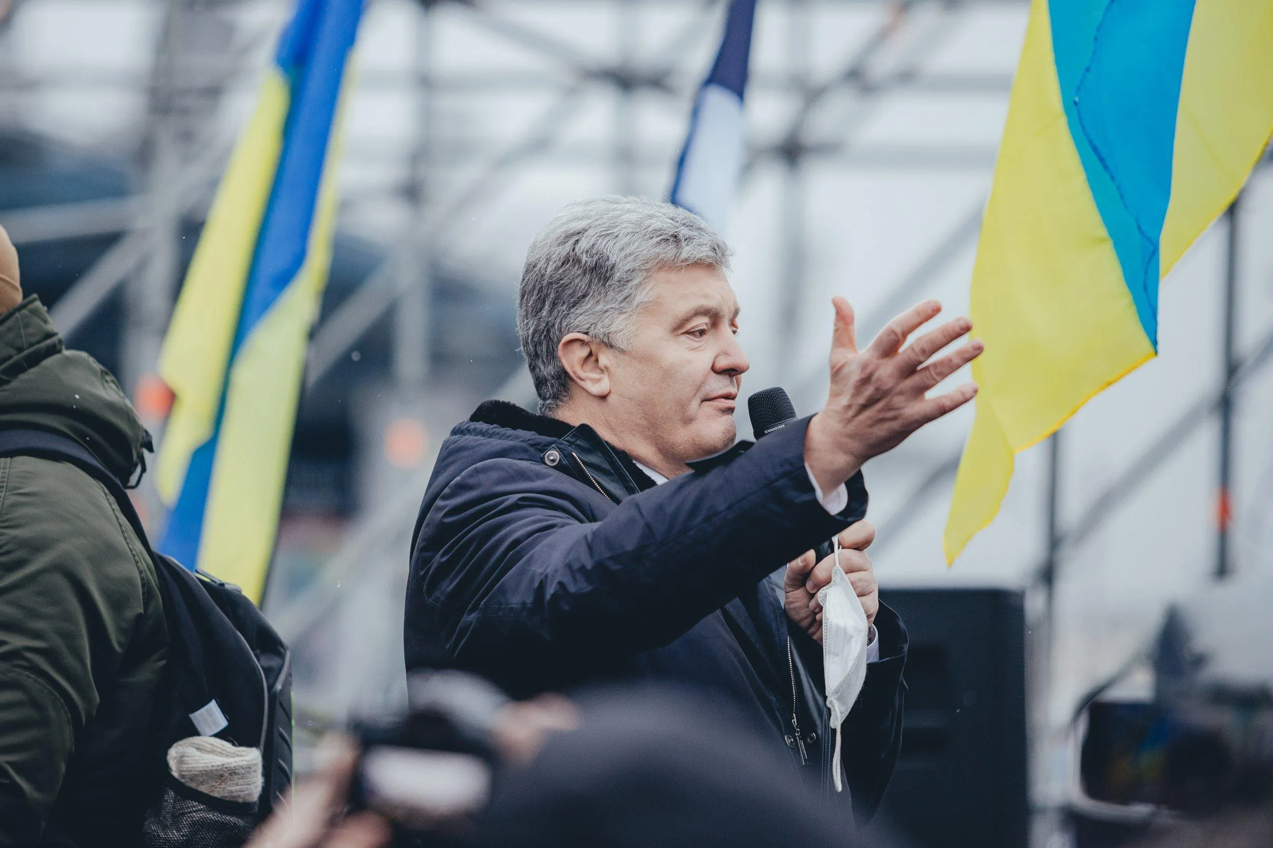 Порошенко переводить стрілки на уряд у справі про вугілля