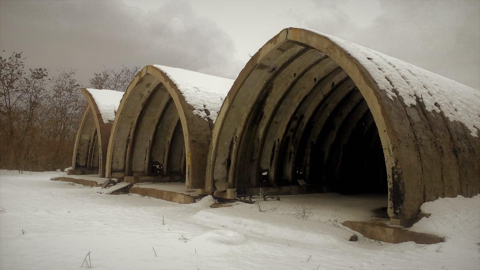 Секретная база у Днепра: историк показал заброшенный военный объект – атмосферные фото