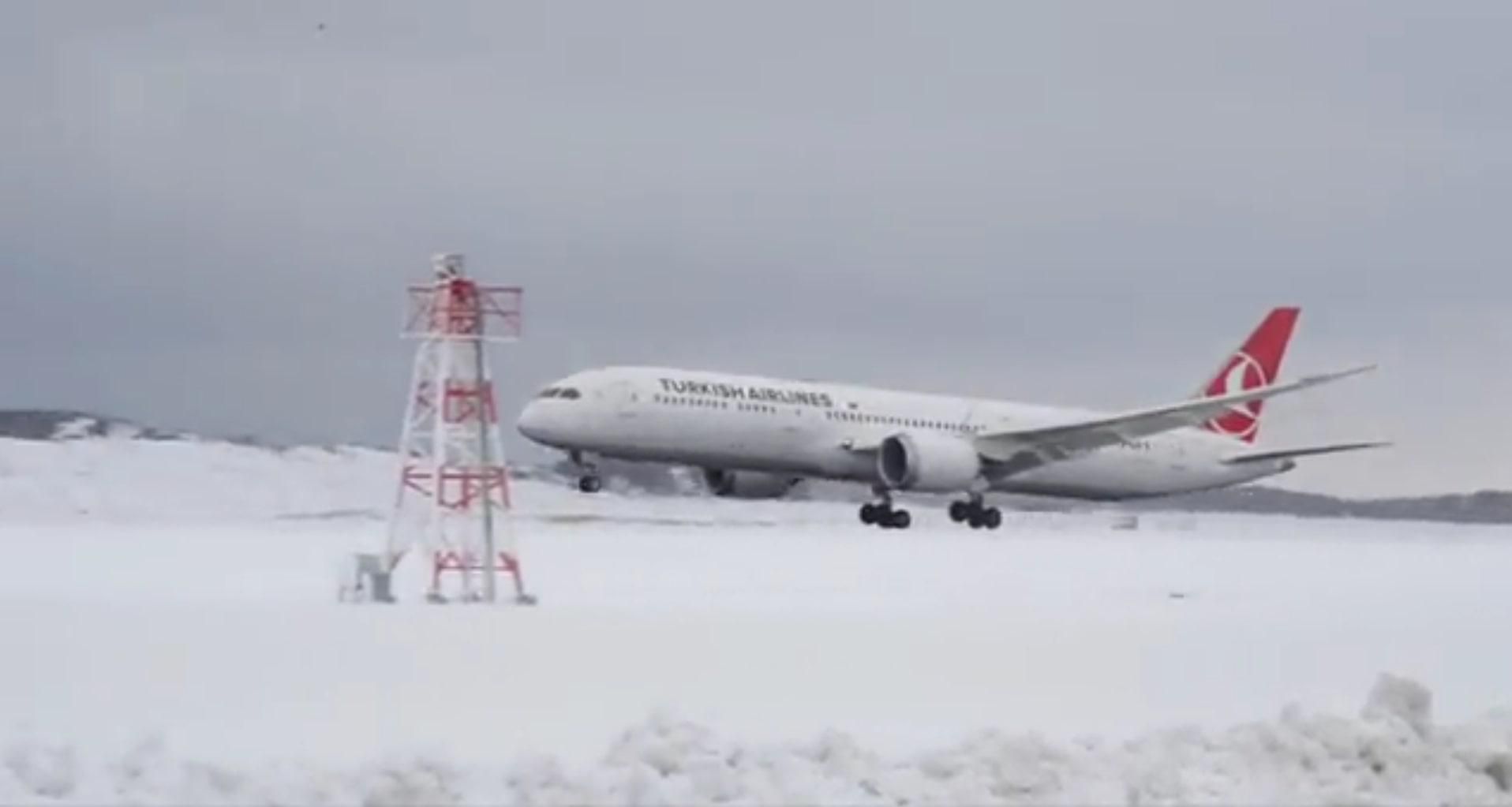 "Дякуємо пасажирам за терпіння": аеропорт Стамбула відновив роботу - 24 Канал "Дякуємо пасажирам за терпіння": аеропорт Стамбула відновив роботу - 24 Канал