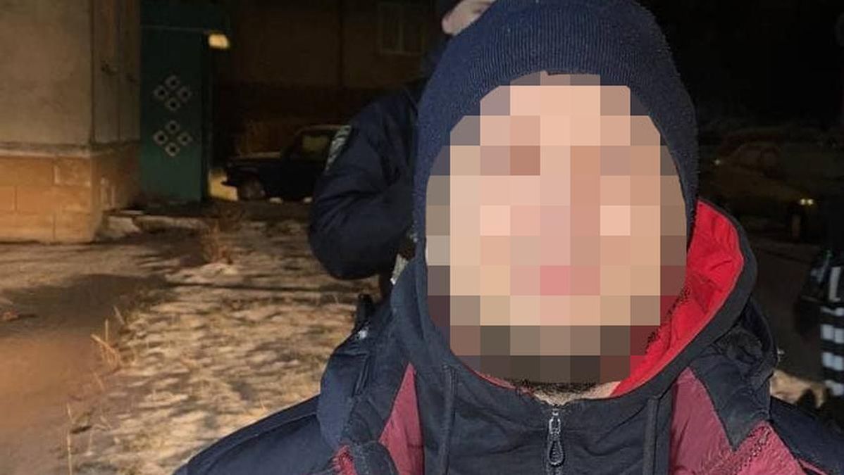 В подъезде многоэтажки в Белой Церкви молодой человек открыл стрельбу из пистолета В подъезде многоэтажки в Белой Церкви молодой человек открыл стрельбу из пистолета