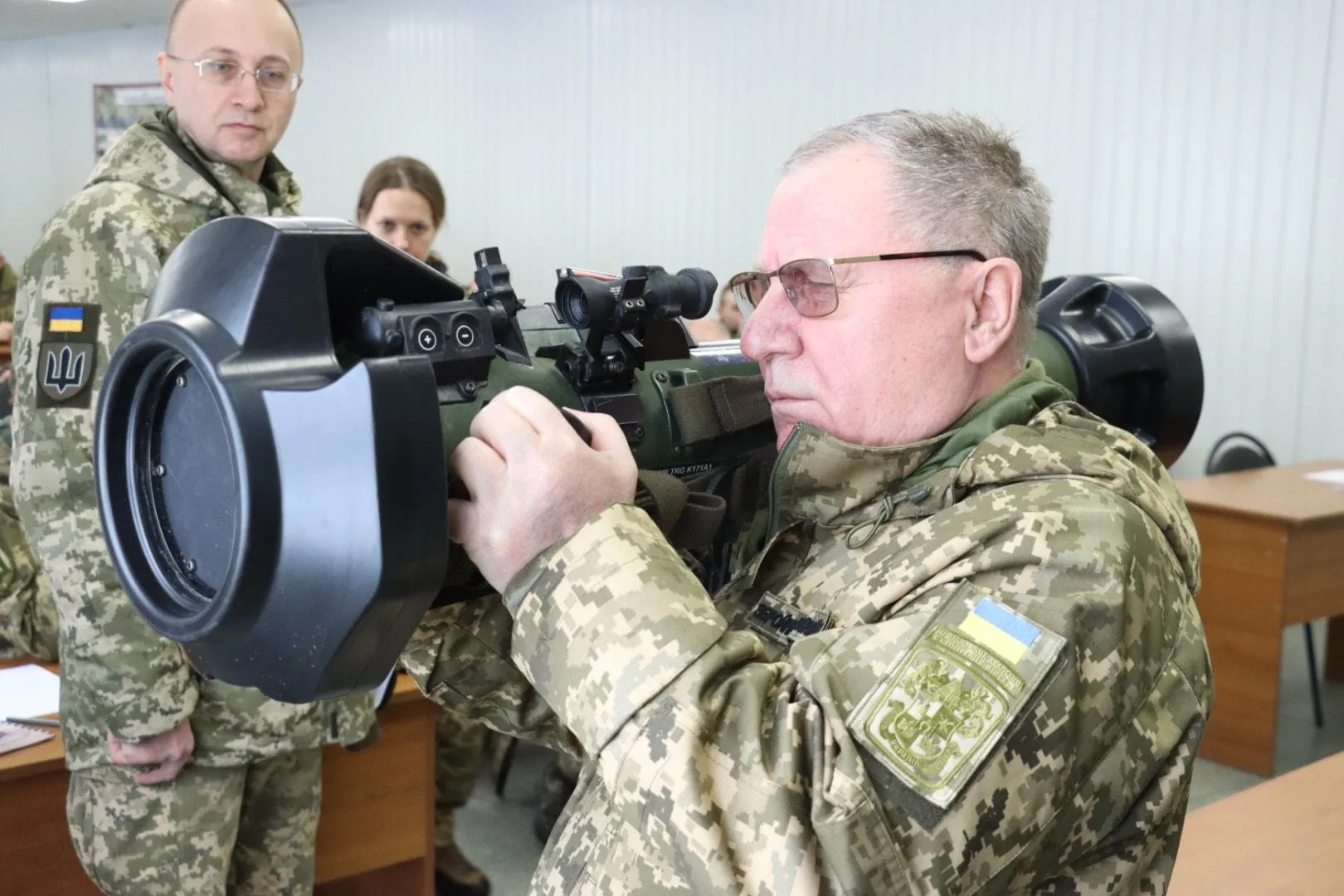 На Львівщині військові вчаться застосовувати британські протитанкові комплекси NLAW: цікаві фото