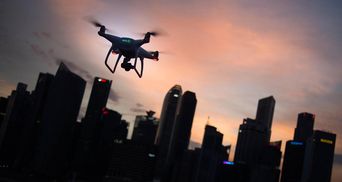 Влада ОАЕ заборонила польоти коптерів та малих літаків після нападу дронів на аеропорт