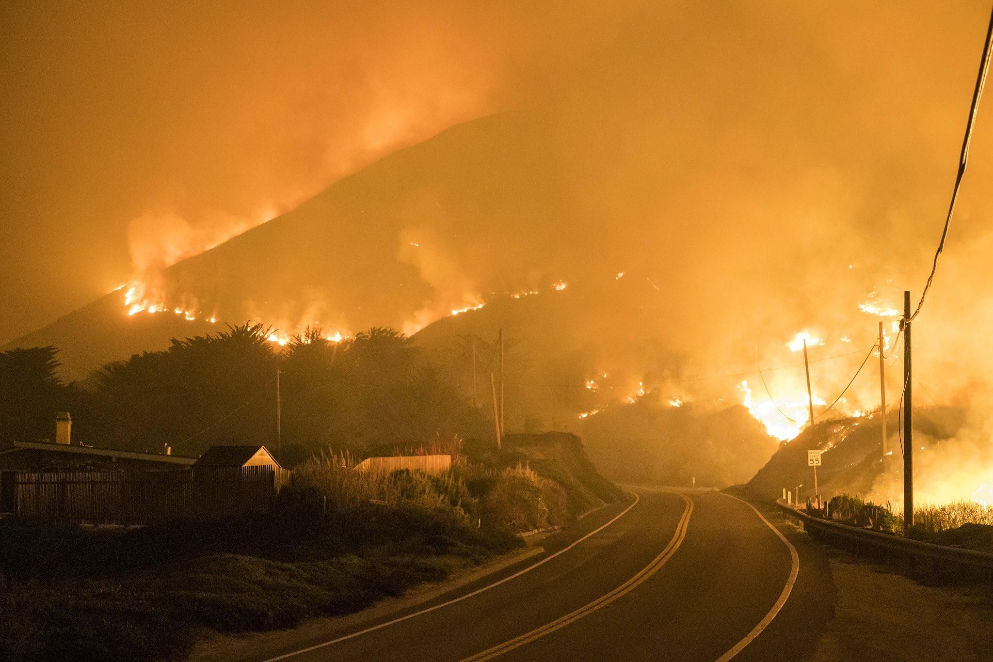 Калифорния страдает от масштабных пожаров: шокирующие фото и видео
