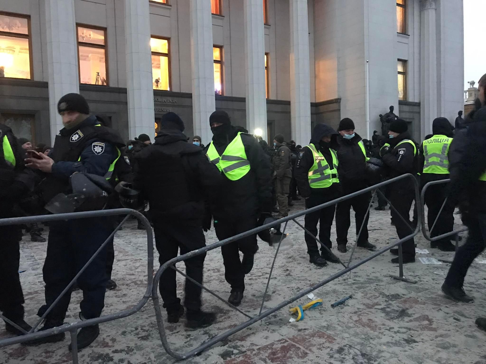 Сутички з ФОПами під Радою: є постраждалі, серед них журналісти - Україна новини - 24 Канал