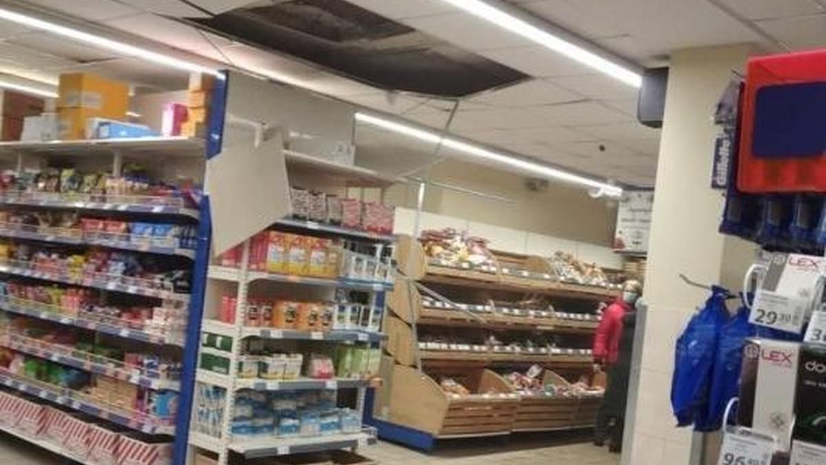В АТБ на Березняках в Киеве произошел обвал потолка В АТБ на Березняках в Киеве произошел обвал потолка