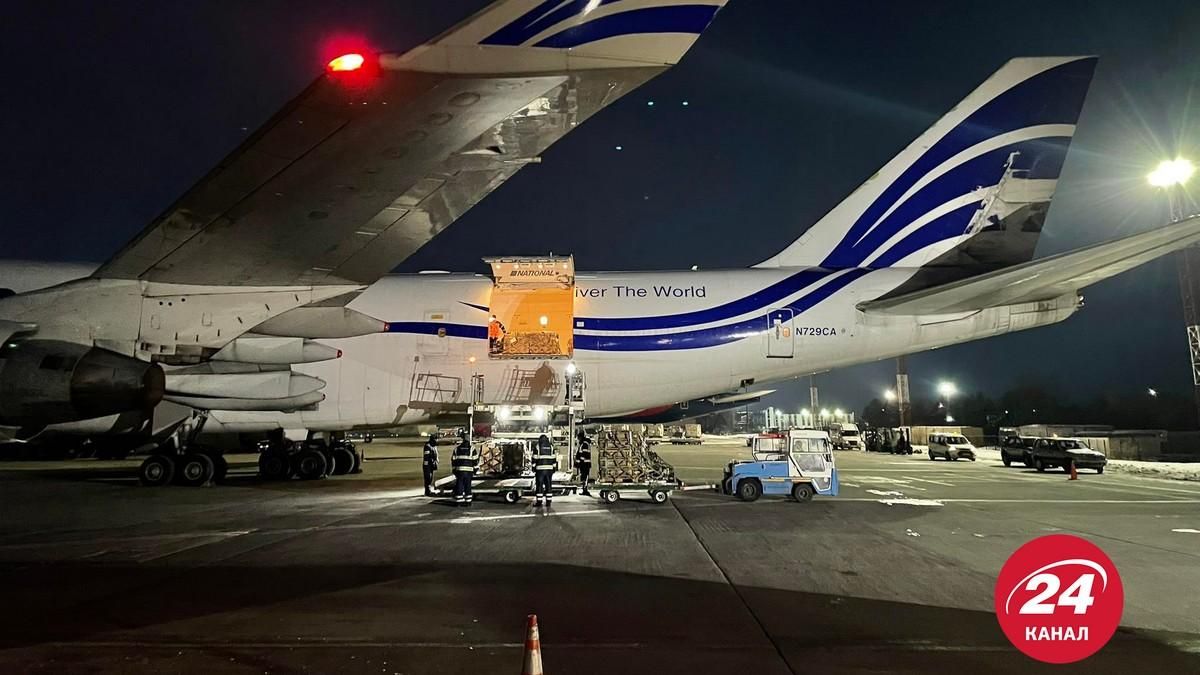 В Украину прибыла третья партия американского оружия В Украину прибыла третья партия американского оружия