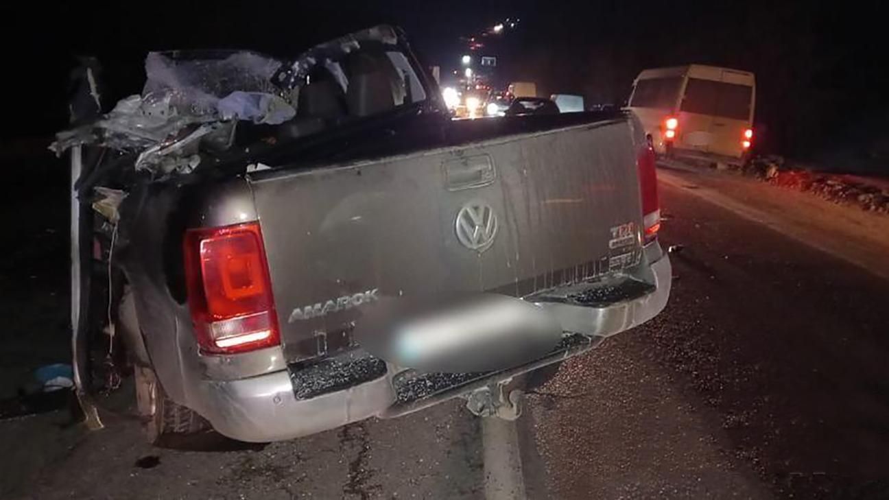 Водителю оторвало руку и голову: в Харьковской области кроссовер жестко влетел в грузовик Водителю оторвало руку и голову: в Харьковской области кроссовер жестко влетел в грузовик