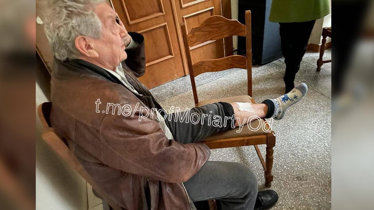 Стычка со "слугой" Дмитруком в мэрии Одессы: пострадал 80-летний академик Стычка со "слугой" Дмитруком в мэрии Одессы: пострадал 80-летний академик