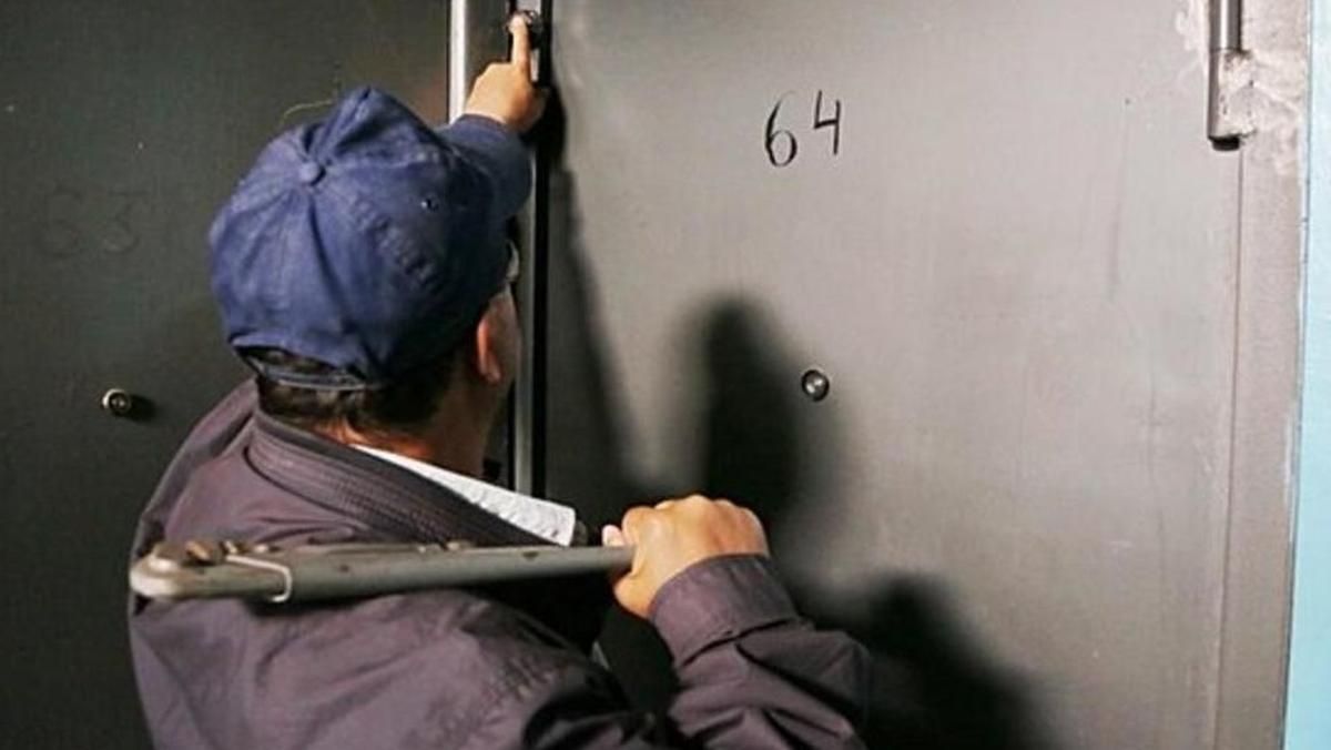 На Русанівці у Києві під виглядом сантехників орудують домушники - Київ На Русанівці у Києві під виглядом сантехників орудують домушники - Київ