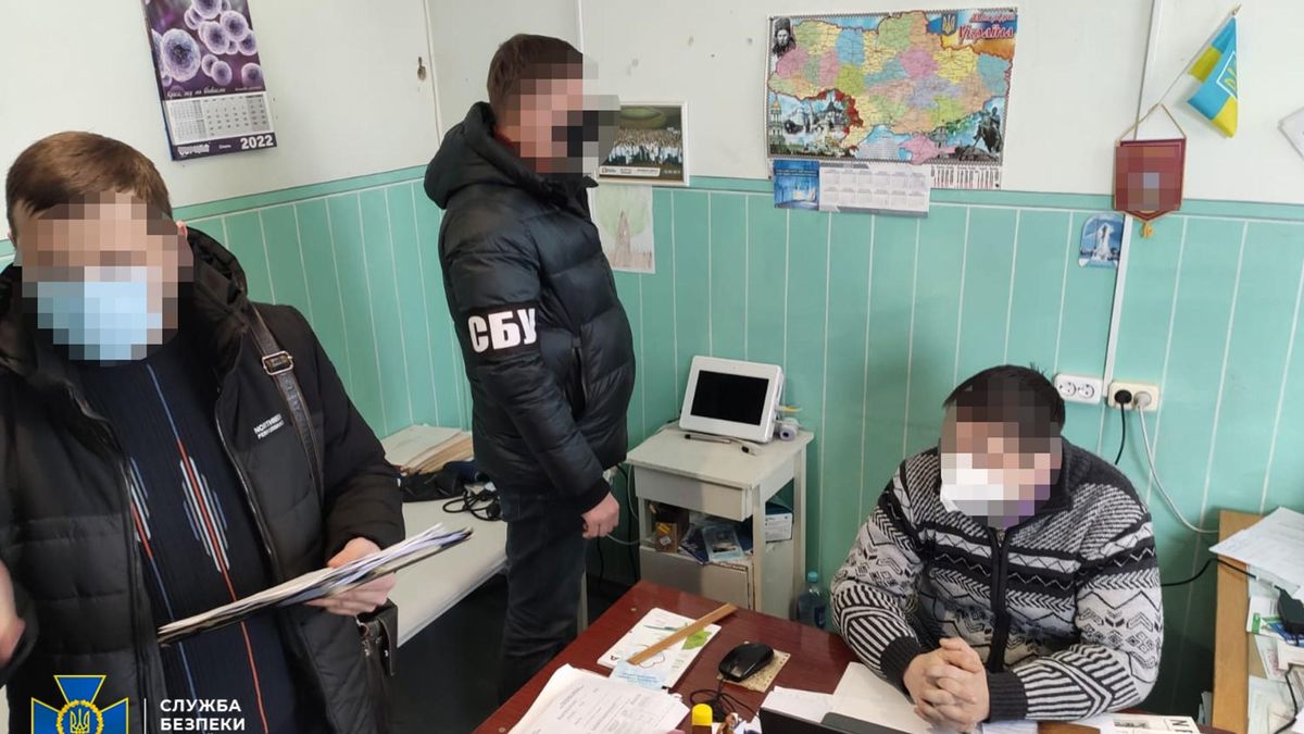 СБУ разоблачила депутата райсовета в Харьковской области, подделывавшего COVID-сертификаты СБУ разоблачила депутата райсовета в Харьковской области, подделывавшего COVID-сертификаты