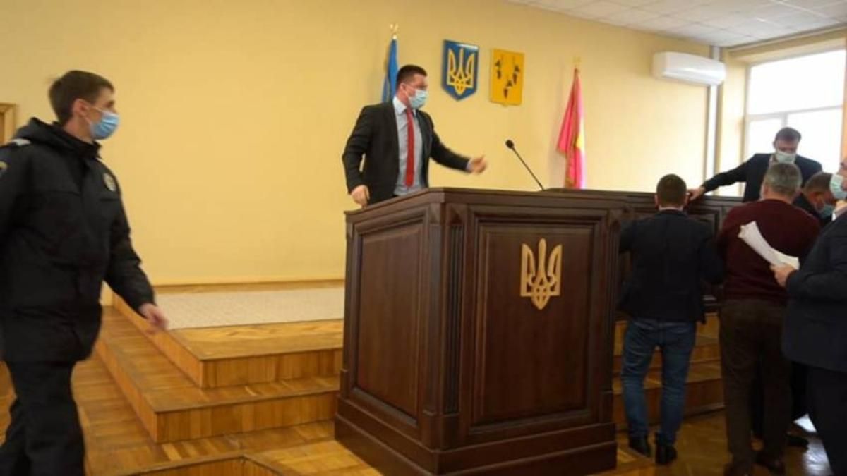 Чий Крим: депутат від ОПЗЖ з Харківської області відзначився гучною заявою – відео з мерії - Новини Харкова - Харків Чий Крим: депутат від ОПЗЖ з Харківської області відзначився гучною заявою – відео з мерії - Новини Харкова - Харків