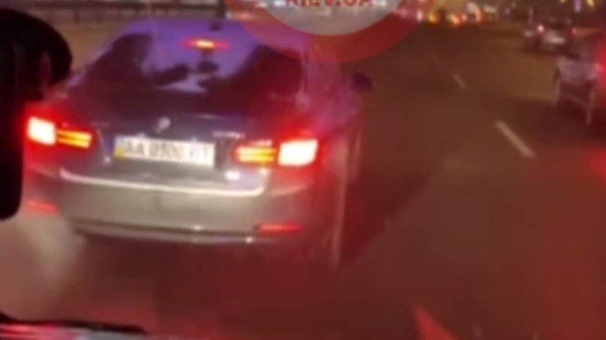 У Києві водій BMW навмисно блокував швидку з важким хворим: обурливе відео - Новини Києва сьогодні - Київ