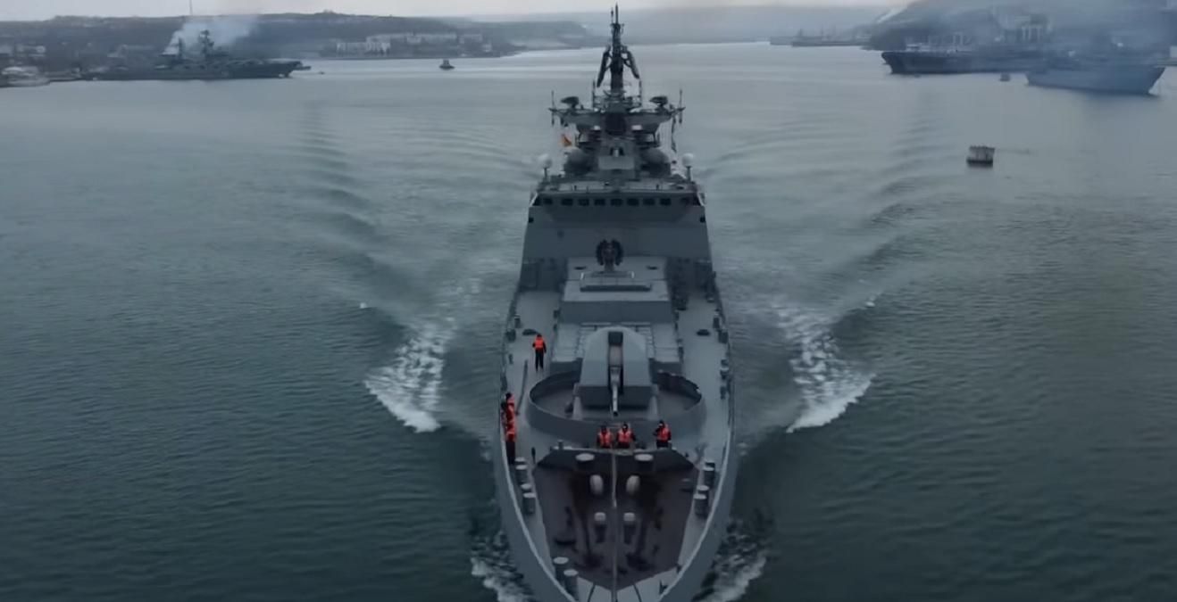 Россия проводит крупные военные учения в Черном море