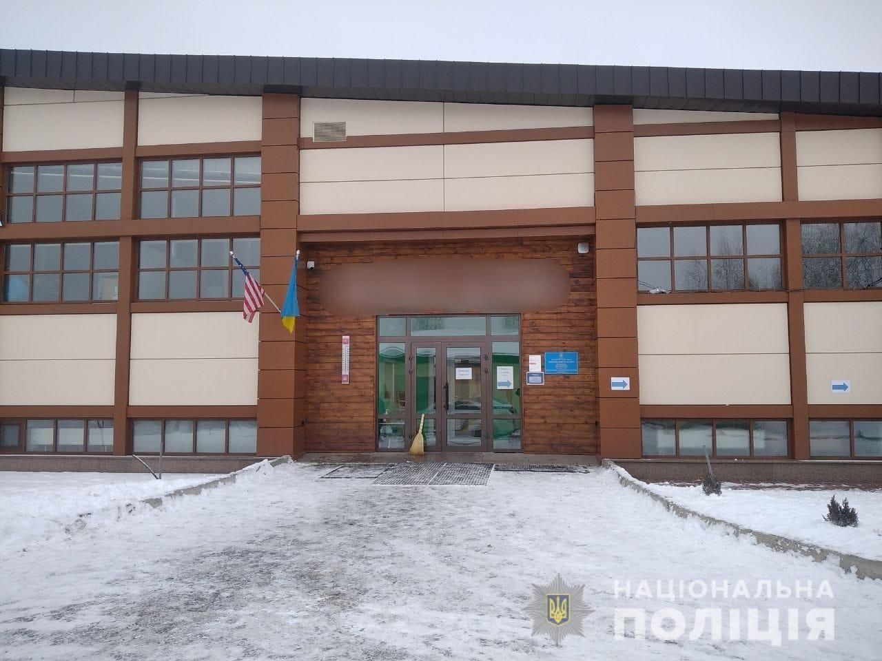 В Новых Петровцах 7-летний ученик "заминировал" частную школу: фото "шутника"