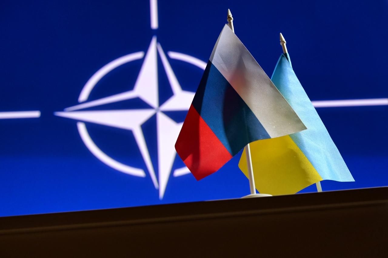 НАТО предлагает Москве установить прямую линию связи для "избежания инцидентов"