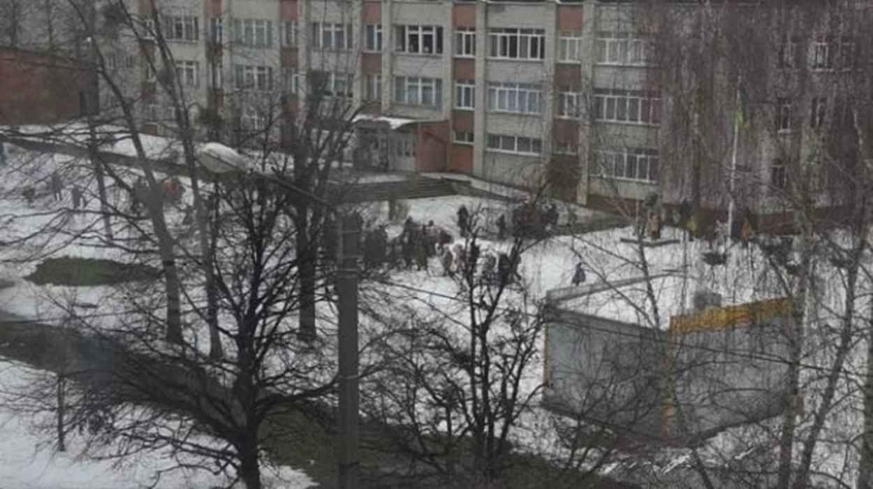 Из всех школ Львова эвакуировали детей: СБУ получила сообщение о заминировании