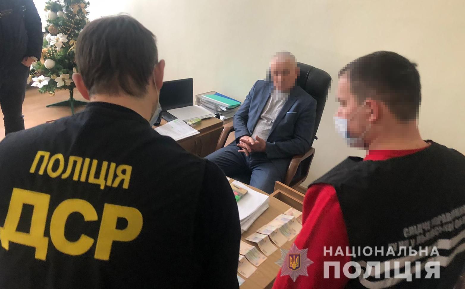 За 500 долларов обещал не увольнять: руководитель львовского ПТУ придумал хитроумную схему За 500 долларов обещал не увольнять: руководитель львовского ПТУ придумал хитроумную схему