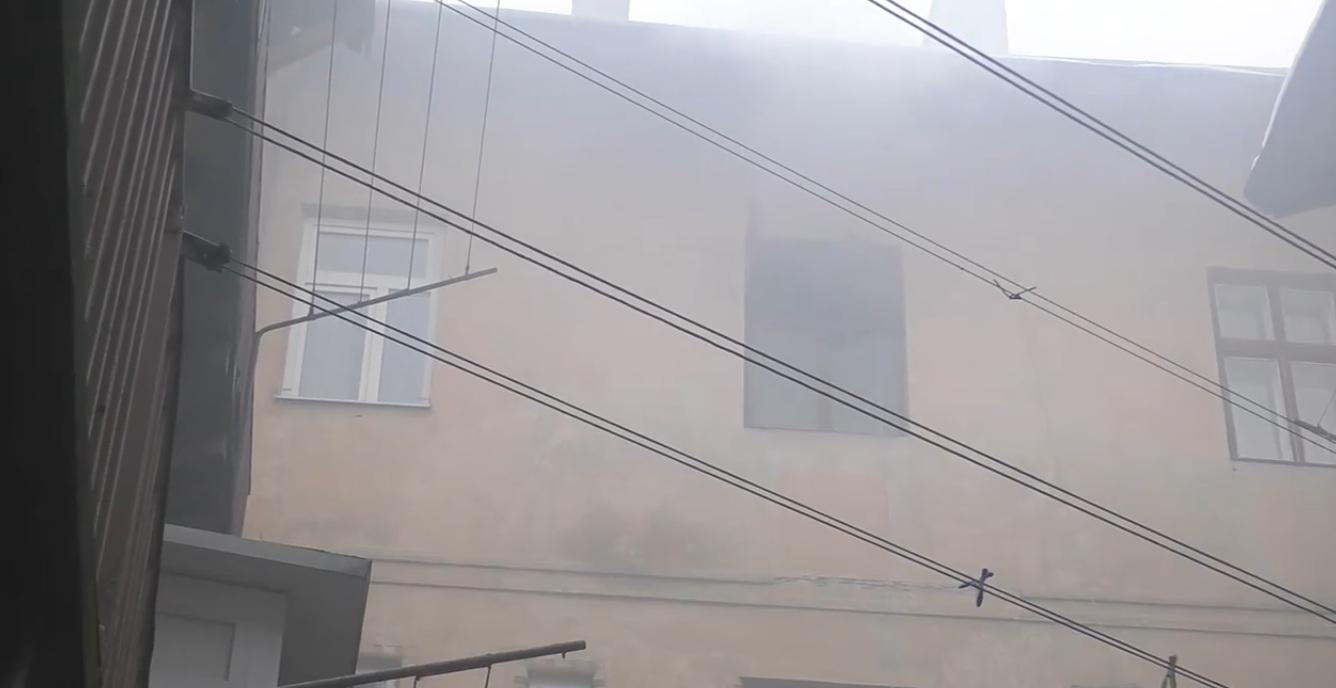 Во Львове во время сильного пожара погибла женщина: видео с места происшествия